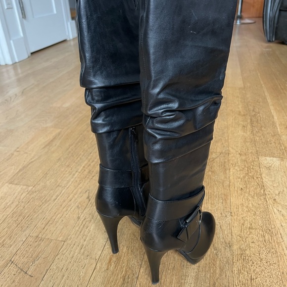 Knee high boots! - Picture 4 of 5